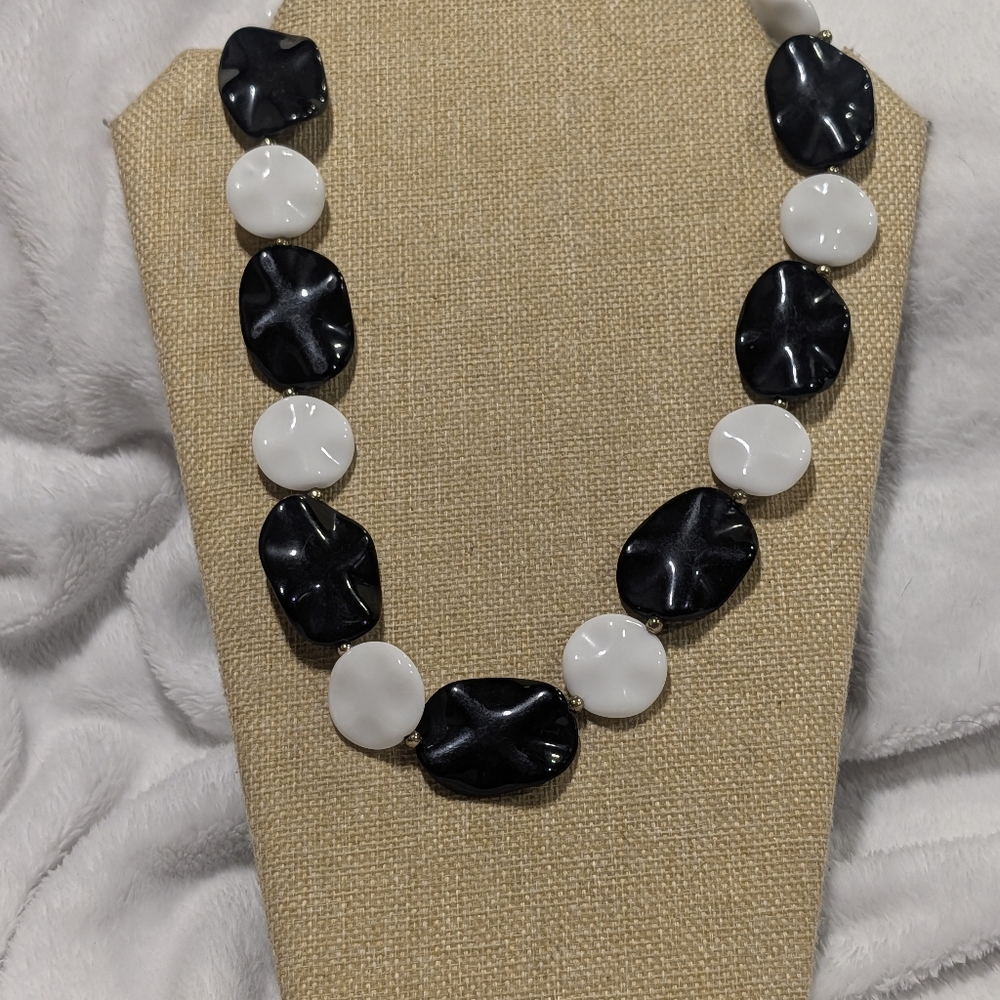 Retro Abstract Black & White Wavy Acrylic Bead Statement Necklace